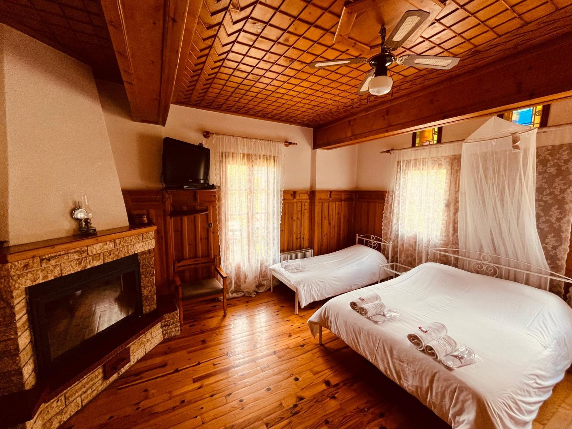 9Mouses Chasiotis Guest House Ampelakia エクステリア 写真